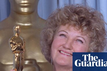 Brenda Fricker, 'My Left Foot' filmiyle kazandığı Oscar ödülüyle birlikte.