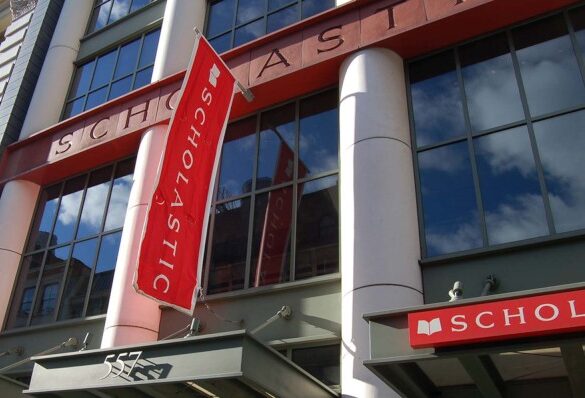 Scholastic şirket binası ve logosu