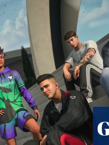 EA Sports FC 27 oyunundan bir ekran görüntüsü, futbol sahası ve oyuncular