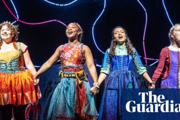Edinburgh Fringe Festivali'nde sahnelenen 'Bliss' ve 'Disenchanted!' müzikallerinden sahneler.
