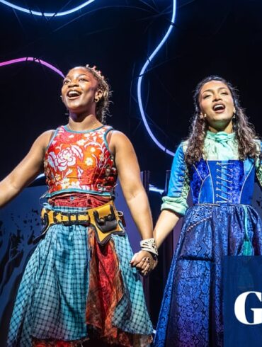 Edinburgh Fringe Festivali'nde sahnelenen 'Bliss' ve 'Disenchanted!' müzikallerinden sahneler.