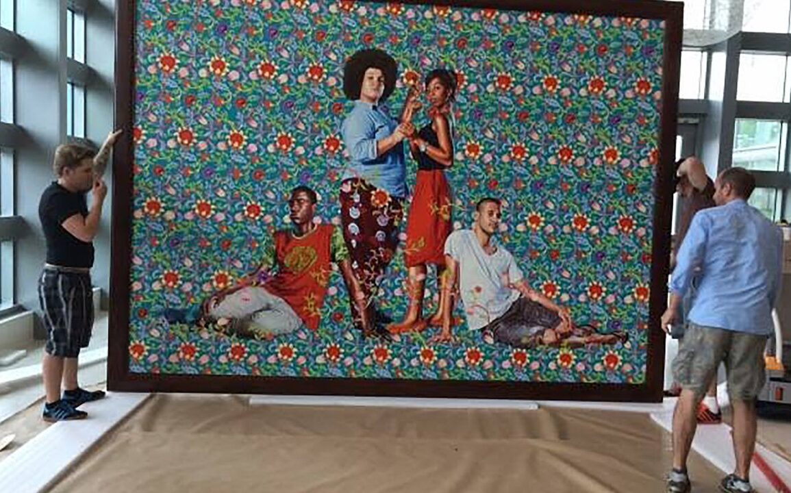 Kehinde Wiley'ın Young Artists After Siamesas 1960 tablosunun ABD Dominik Cumhuriyeti Büyükelçiliği'ndeki kurulum anı