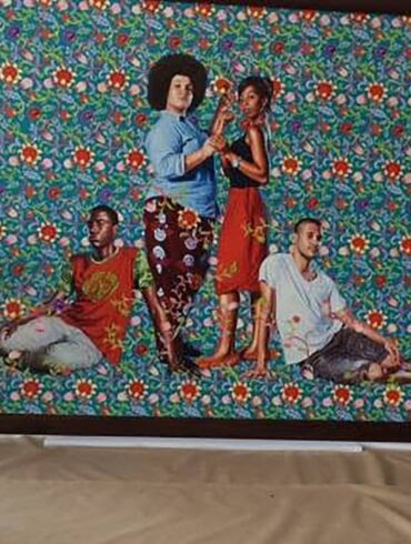Kehinde Wiley'ın Young Artists After Siamesas 1960 tablosunun ABD Dominik Cumhuriyeti Büyükelçiliği'ndeki kurulum anı