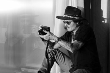 Johnny Depp'in yer aldığı 'Halkın Sanatçısı' çevrimiçi sanat yarışması afişi