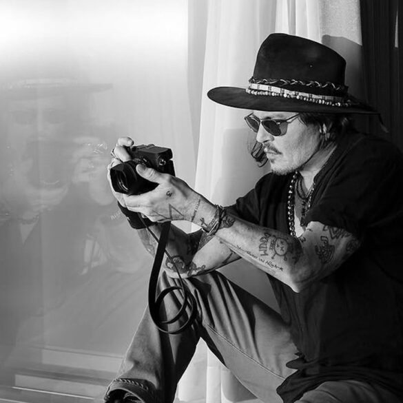 Johnny Depp'in yer aldığı 'Halkın Sanatçısı' çevrimiçi sanat yarışması afişi