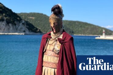 Richard E. Grant, Akdeniz'de Homeros'un Odysseia'sının izlerini sürerken.
