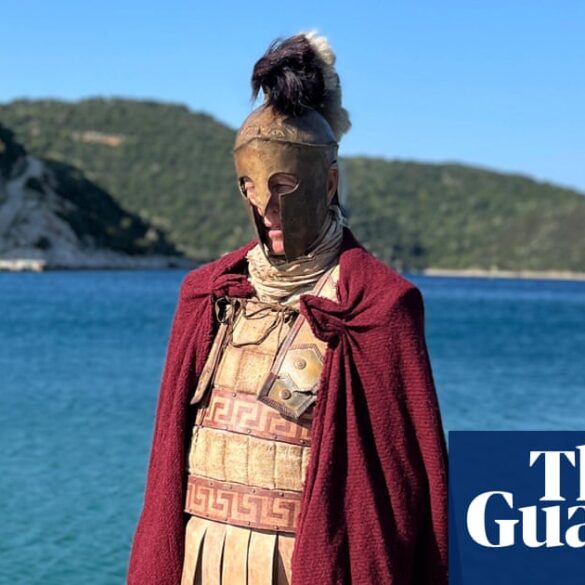 Richard E. Grant, Akdeniz'de Homeros'un Odysseia'sının izlerini sürerken.