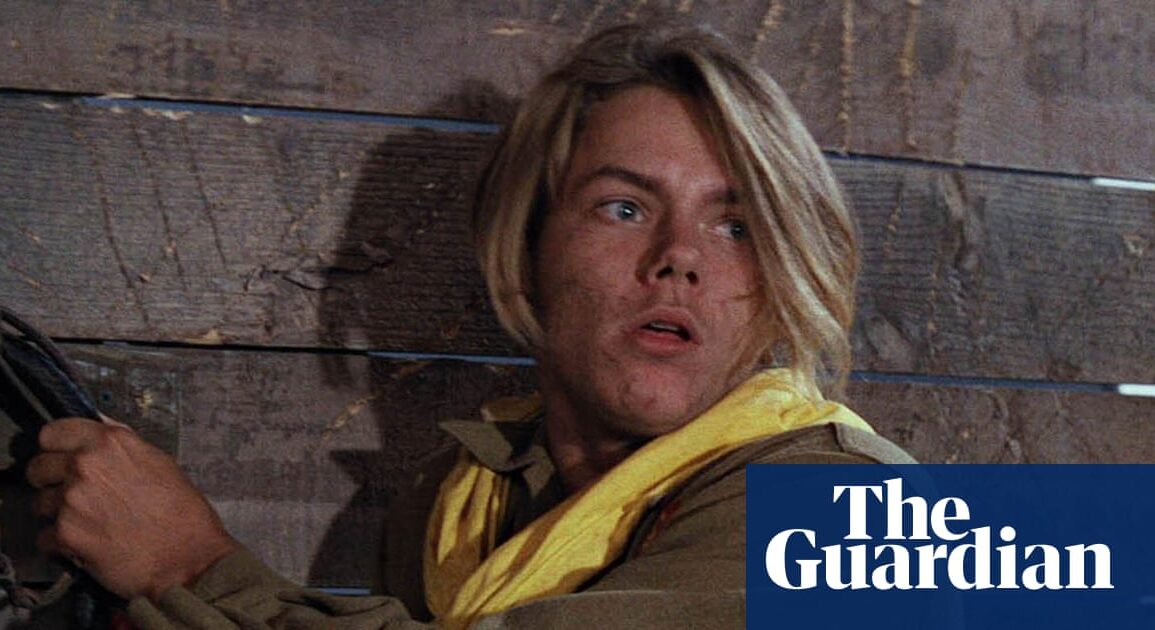 Genç yaşta hayatını kaybeden yetenekli oyuncu River Phoenix'in farklı film rollerinden bir kesit.