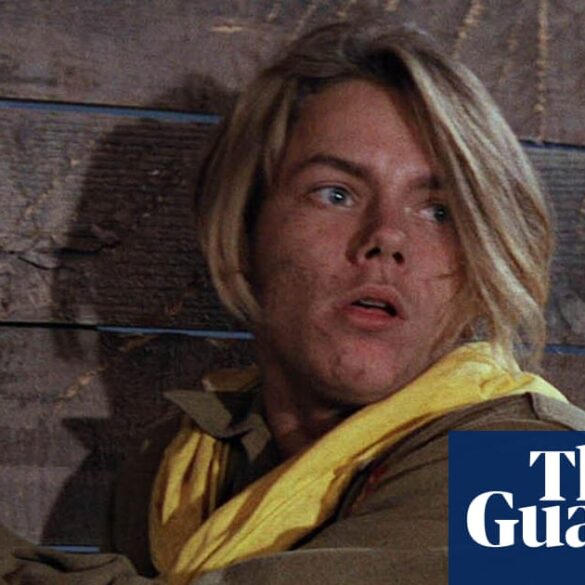 Genç yaşta hayatını kaybeden yetenekli oyuncu River Phoenix'in farklı film rollerinden bir kesit.