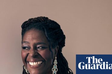 Sharon D Clarke, Royal Shakespeare Company'nin Othello prodüksiyonunda sahneden bir görünüm.