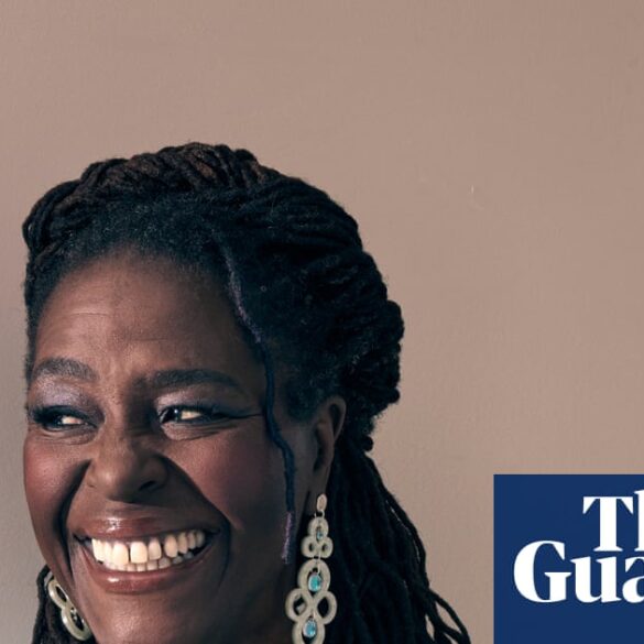 Sharon D Clarke, Royal Shakespeare Company'nin Othello prodüksiyonunda sahneden bir görünüm.