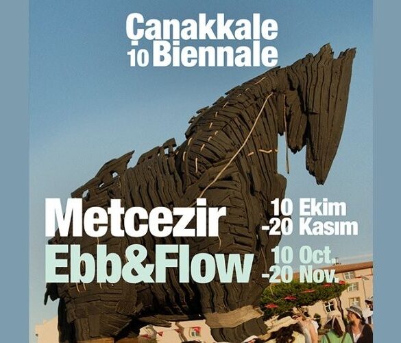 10. Çanakkale Bienali 'Metcezir' temasına uygun, su ve toprağın etkileşimini yansıtan bir sanat enstalasyonu