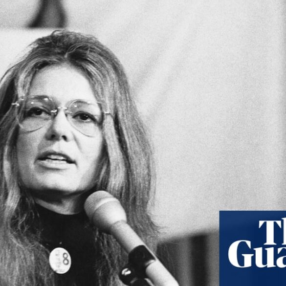 Gloria Steinem'ın 1978'de New York'ta Birleşmiş Milletler önündeki mitingde çekilmiş fotoğrafı.