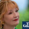 Lesley Manville'in başrolünde olduğu Marble Hall Murders dizisinden bir sahne