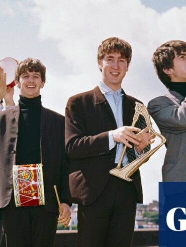Michel Bussi'nin 'Code Yesterday' romanının kapağı ve The Beatles'a gönderme yapan görsel