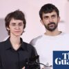 NAZA belgeseli yönetmenleri Yuval Abraham ve Rachel Szor, Venedik Film Festivali'nde ödül alırken