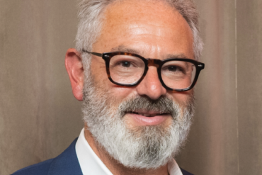 Neil Blair'in kurduğu High Line Publishing Studio logosu veya ofis dış görünümü