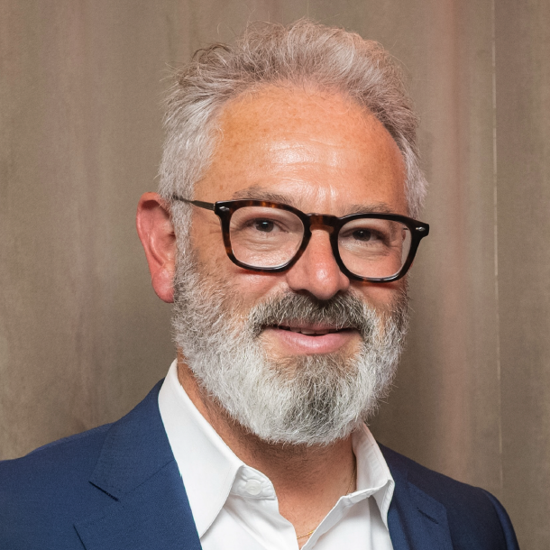 Neil Blair'in kurduğu High Line Publishing Studio logosu veya ofis dış görünümü