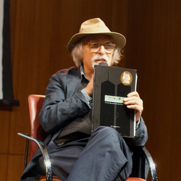 Art Spiegelman'ın 'In the Shadow of No Towers' grafik romanının kapak görseli