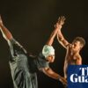 Ballet Black topluluğundan sahnede dansçılar