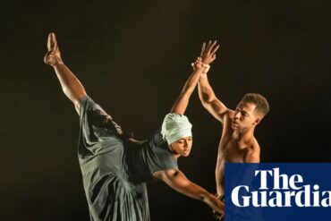 Ballet Black topluluğundan sahnede dansçılar