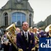 Brassed Off filminin afişi veya Royal Albert Hall'da bir orkestra performansı