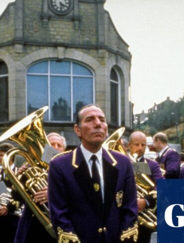 Brassed Off filminin afişi veya Royal Albert Hall'da bir orkestra performansı