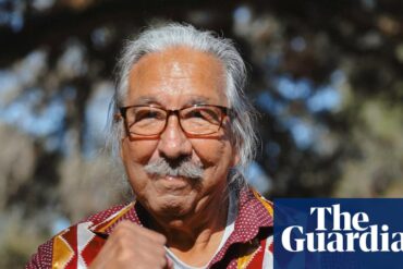 Free Leonard Peltier belgeselinden bir sahne veya afiş