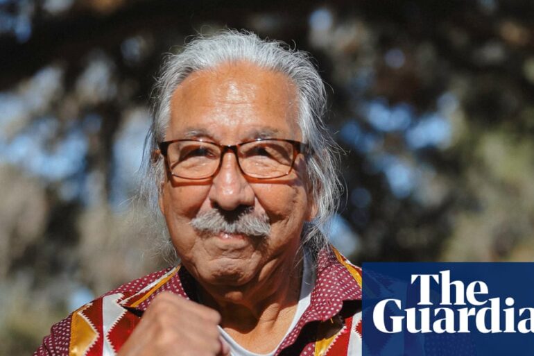 Netflix Belgeseli ‘Free Leonard Peltier’, Yerli Amerikalı Aktivistin Adalet Mücadelesini Gündeme Taşıyor