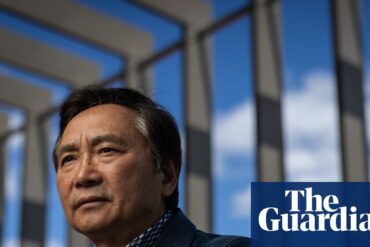 Li Cunxin'in yeni anı kitabı 'Şanslı Oğul'un kapağı ve balet Li Cunxin