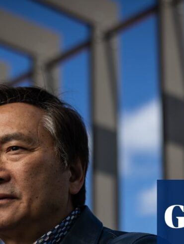 Li Cunxin'in yeni anı kitabı 'Şanslı Oğul'un kapağı ve balet Li Cunxin