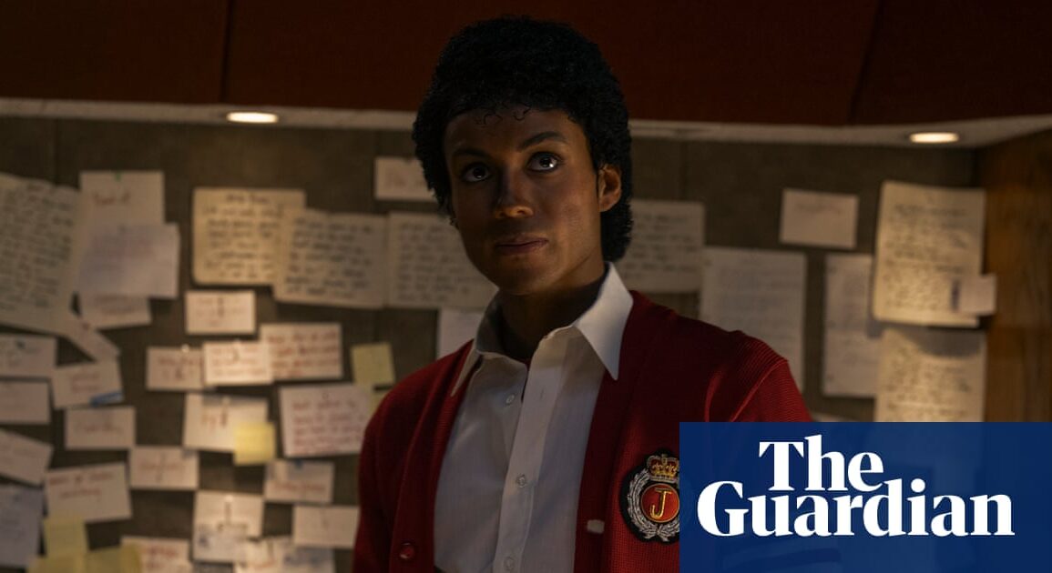Michael Jackson'ı canlandıran Jaafar Jackson, biyografik film setinde.
