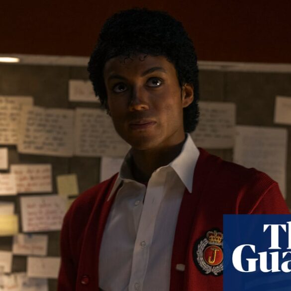Michael Jackson'ı canlandıran Jaafar Jackson, biyografik film setinde.